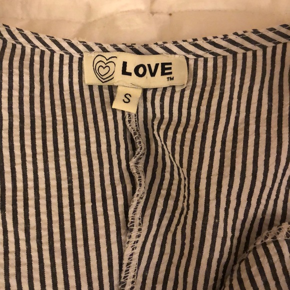 NWOT, LF brand front tie crop top - Picture 2 of 4